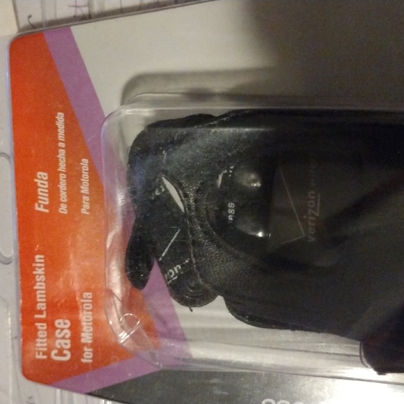 Flip phone Lambskin case NWT - Picture 2 of 3